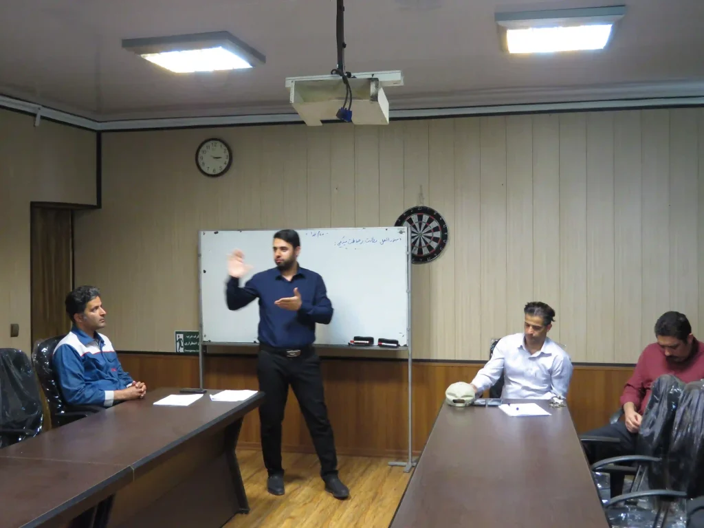 برگزاری دوره آموزشی متصدی خدمات حفاظت و حراستی توسط مسئول حراست شرکت