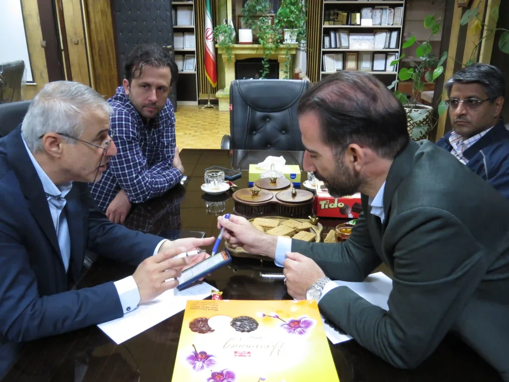 بازدید رئیس جهاد کشاورزی شهرستان شهریار از شرکت دامداری تلیسه نمونه